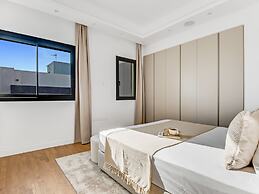 Sanders Crystal 2 - Dreamy 3-bdr. Apt. With Shared Rooftop