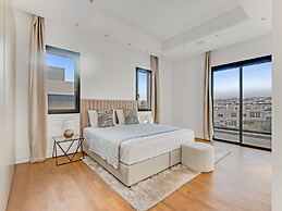 Sanders Crystal 2 - Dreamy 3-bdr. Apt. With Shared Rooftop