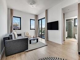 Sanders Crystal 2 - Dreamy 3-bdr. Apt. With Shared Rooftop