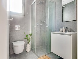 Sanders Crystal 2 - Dreamy 3-bdr. Apt. With Shared Rooftop