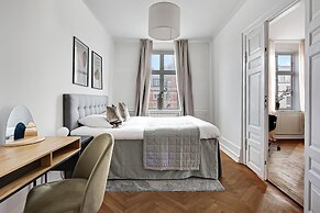 Sanders Square - Spacious 6-bdr Apt Near Nyhavn