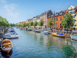 Sanders Square - Spacious 6-bdr Apt Near Nyhavn