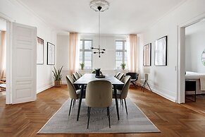 Sanders Square - Spacious 6-bdr Apt Near Nyhavn