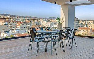 Sanders Crystal 2 - Darling 3-bdr Apt With Shared Rooftop