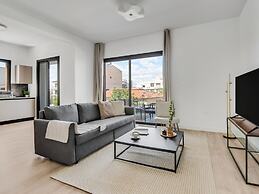 Sanders Crystal 2 - Darling 3-bdr Apt With Shared Rooftop