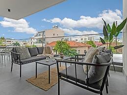 Sanders Crystal 2 - Darling 3-bdr Apt With Shared Rooftop