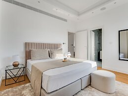 Sanders Crystal 2 - Darling 3-bdr Apt With Shared Rooftop