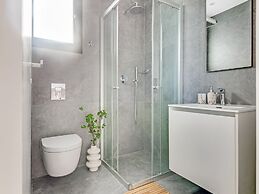 Sanders Crystal 2 - Darling 3-bdr Apt With Shared Rooftop