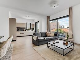 Sanders Crystal 2 - Darling 3-bdr Apt With Shared Rooftop