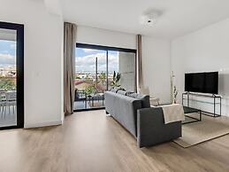 Sanders Crystal 2 - Darling 3-bdr Apt With Shared Rooftop