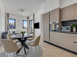 Sanders Crystal 2 - Lovely 2-bdr Apt With Shared Rooftop