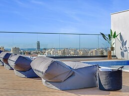 Sanders Crystal 2 - Lovely 2-bdr Apt With Shared Rooftop