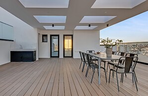 Sanders Crystal 2 - Lovely 2-bdr Apt With Shared Rooftop