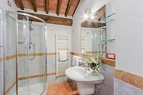 Anna Farmhouse Apartment in Wine Resort in Lucca
