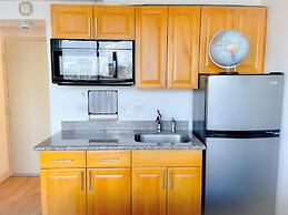 Cozy Hawaiian Monarch Condo by RedAwning