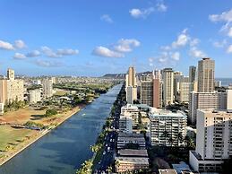 Cozy Hawaiian Monarch Condo by RedAwning