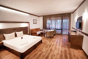 Boutique Complex Trakiets