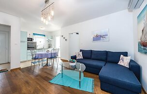 Big Blue - Terrace Lounge - A1