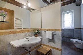 Jacopo Farmhouse Apartment in Wine Resort in Lucca