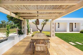 1978 Borgo Maresca by Perle di Puglia