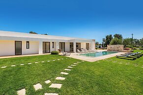 1978 Borgo Maresca by Perle di Puglia