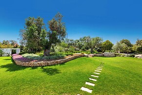 1978 Borgo Maresca by Perle di Puglia