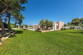 1978 Borgo Maresca by Perle di Puglia