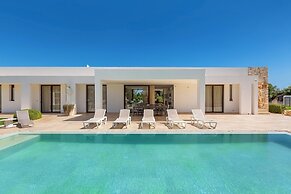 1978 Borgo Maresca by Perle di Puglia