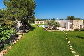 1978 Borgo Maresca by Perle di Puglia