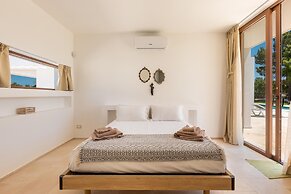 1978 Borgo Maresca by Perle di Puglia