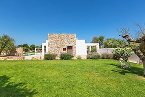 1978 Borgo Maresca by Perle di Puglia