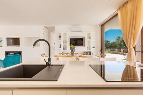 1978 Borgo Maresca by Perle di Puglia