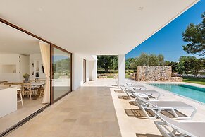 1978 Borgo Maresca by Perle di Puglia