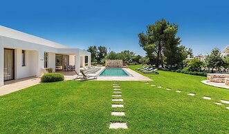 1978 Borgo Maresca by Perle di Puglia