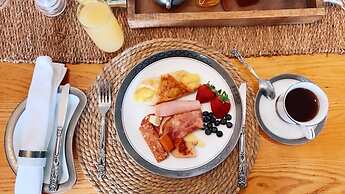 Lagoon Suites Boutique Hotel