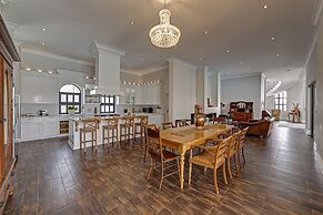 Lagoon Suites Boutique Hotel