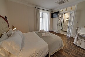 Lagoon Suites Boutique Hotel