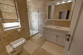 Lagoon Suites Boutique Hotel