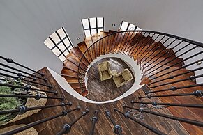 Lagoon Suites Boutique Hotel