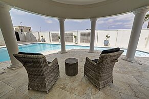 Lagoon Suites Boutique Hotel