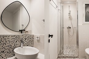 Dazzling 1BR Apartment in Koukaki