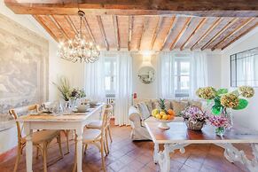 Pietro Farmhouse Apartment in Wine Resort in Lucca