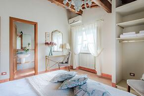 Pietro Farmhouse Apartment in Wine Resort in Lucca