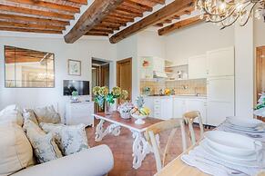 Pietro Farmhouse Apartment in Wine Resort in Lucca