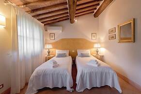 Pietro Farmhouse Apartment in Wine Resort in Lucca