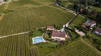 Pietro Farmhouse Apartment in Wine Resort in Lucca