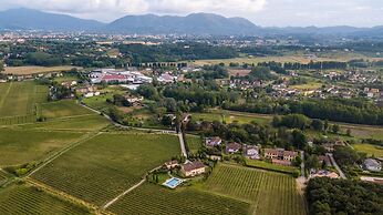 Pietro Farmhouse Apartment in Wine Resort in Lucca