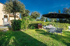 Pietro Farmhouse Apartment in Wine Resort in Lucca