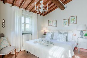Pietro Farmhouse Apartment in Wine Resort in Lucca