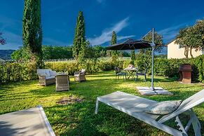 Pietro Farmhouse Apartment in Wine Resort in Lucca